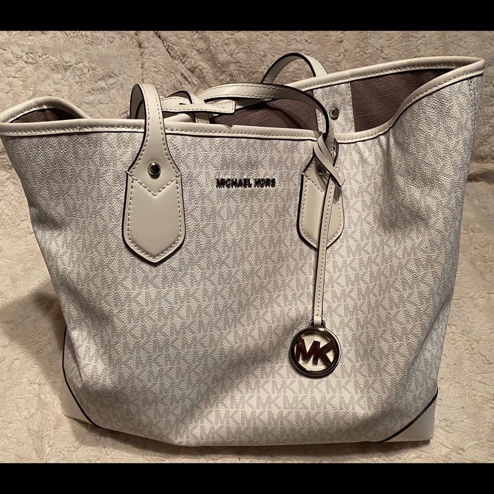 MICHAEL MICHAEL KORS Eva Large Logo tote SOLD